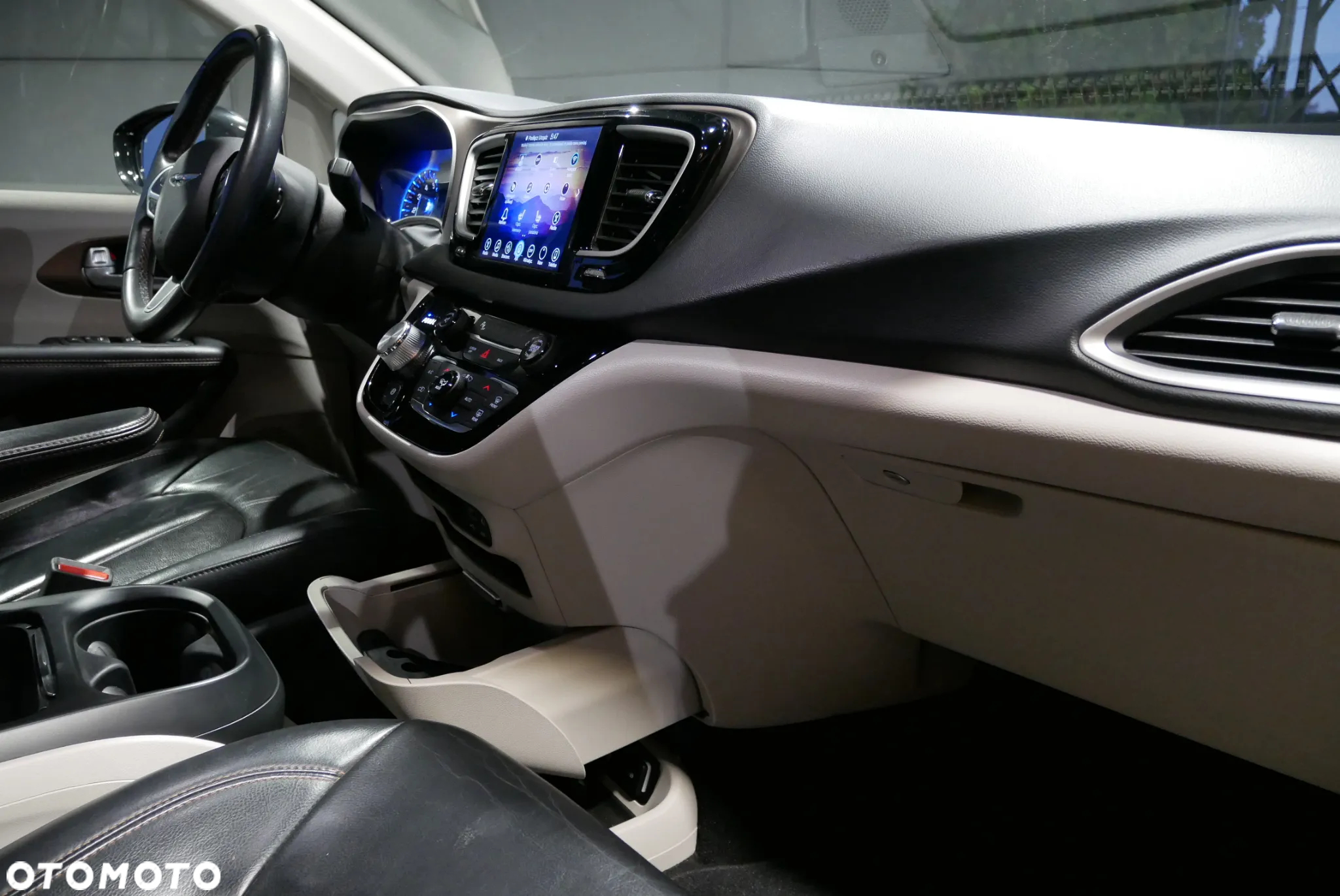 Chrysler Pacifica - 27