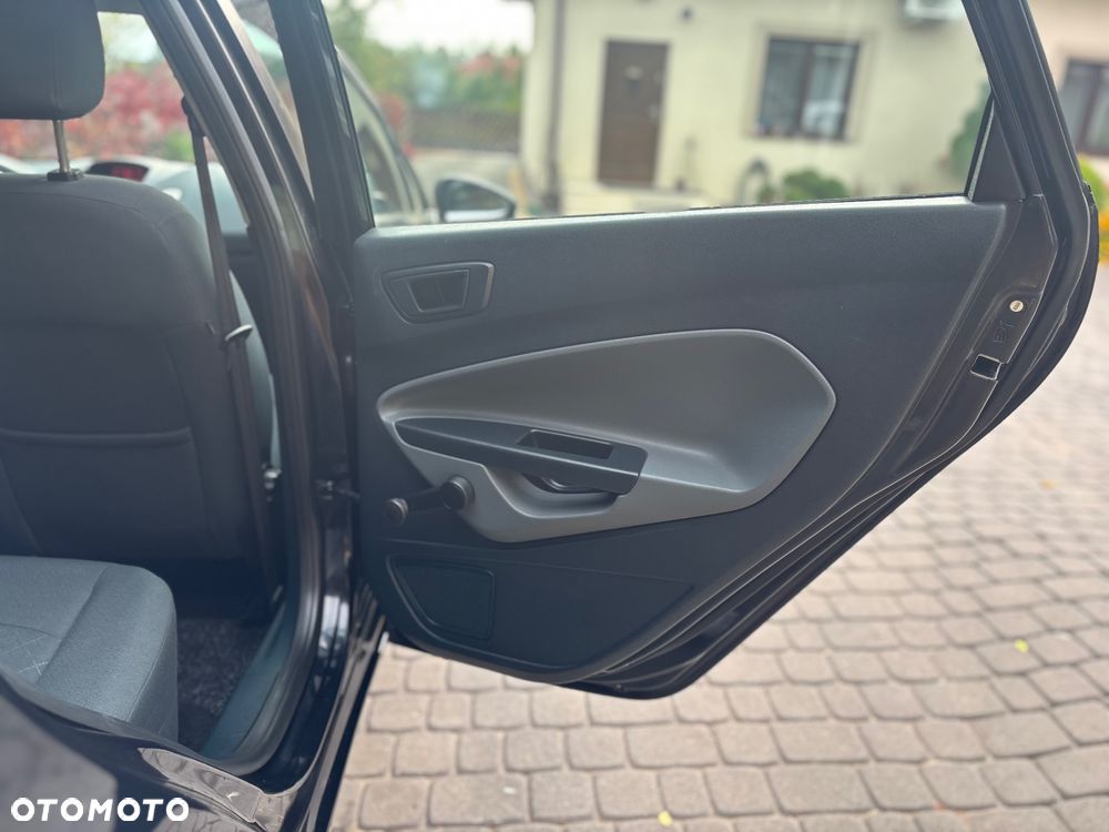 Ford Fiesta 1.4 Ghia - 27
