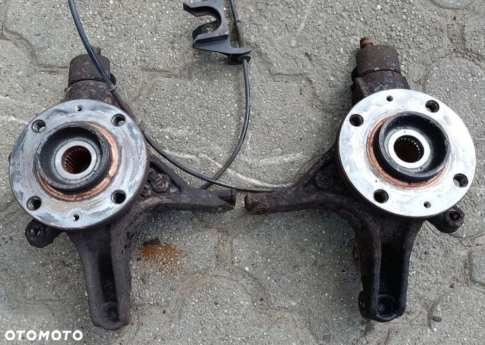 C4 Picasso piasta zwrotnica przednia przód 1,8 16V benzyna C4 Grand Picasso Citroen - 1