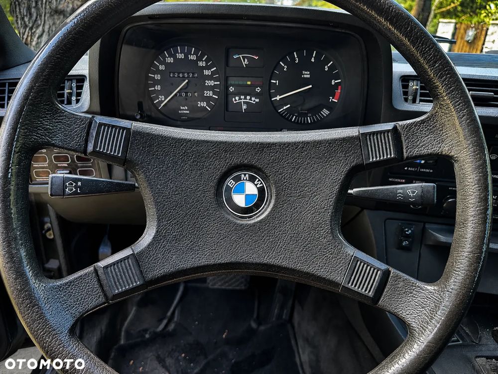 BMW Seria 7 - 11