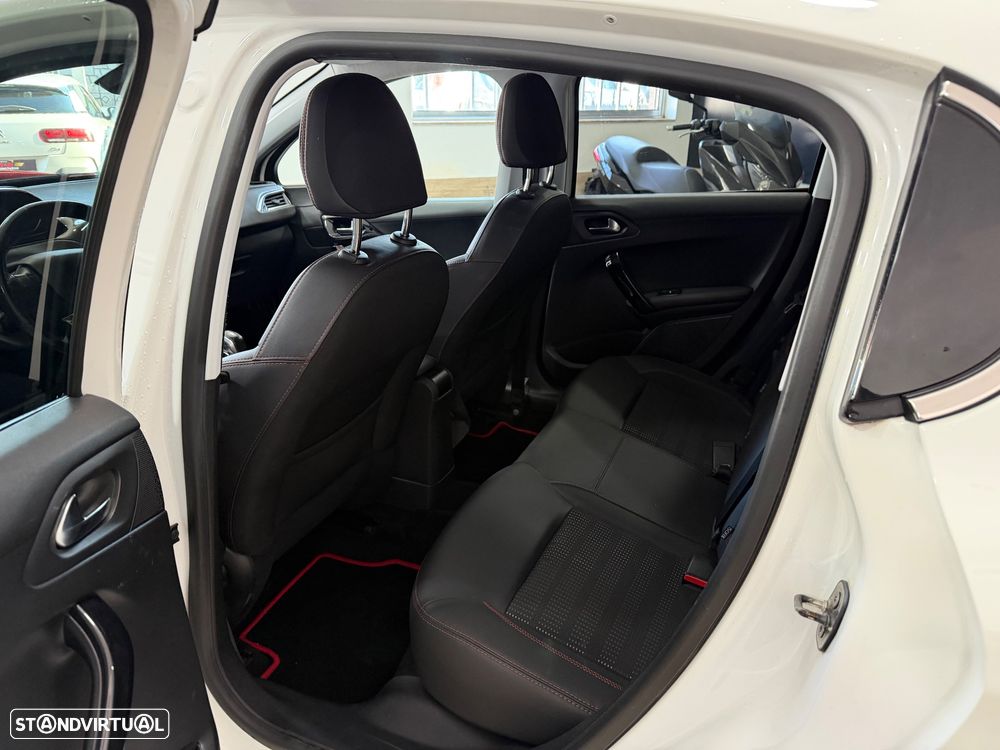 Peugeot 208 1.2 PureTech GT Line - 16