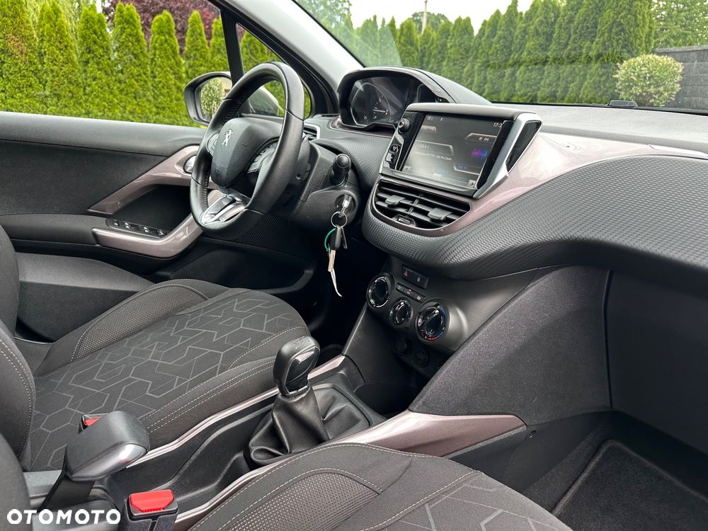 Peugeot 2008 1.2 Pure Tech GPF Style - 32