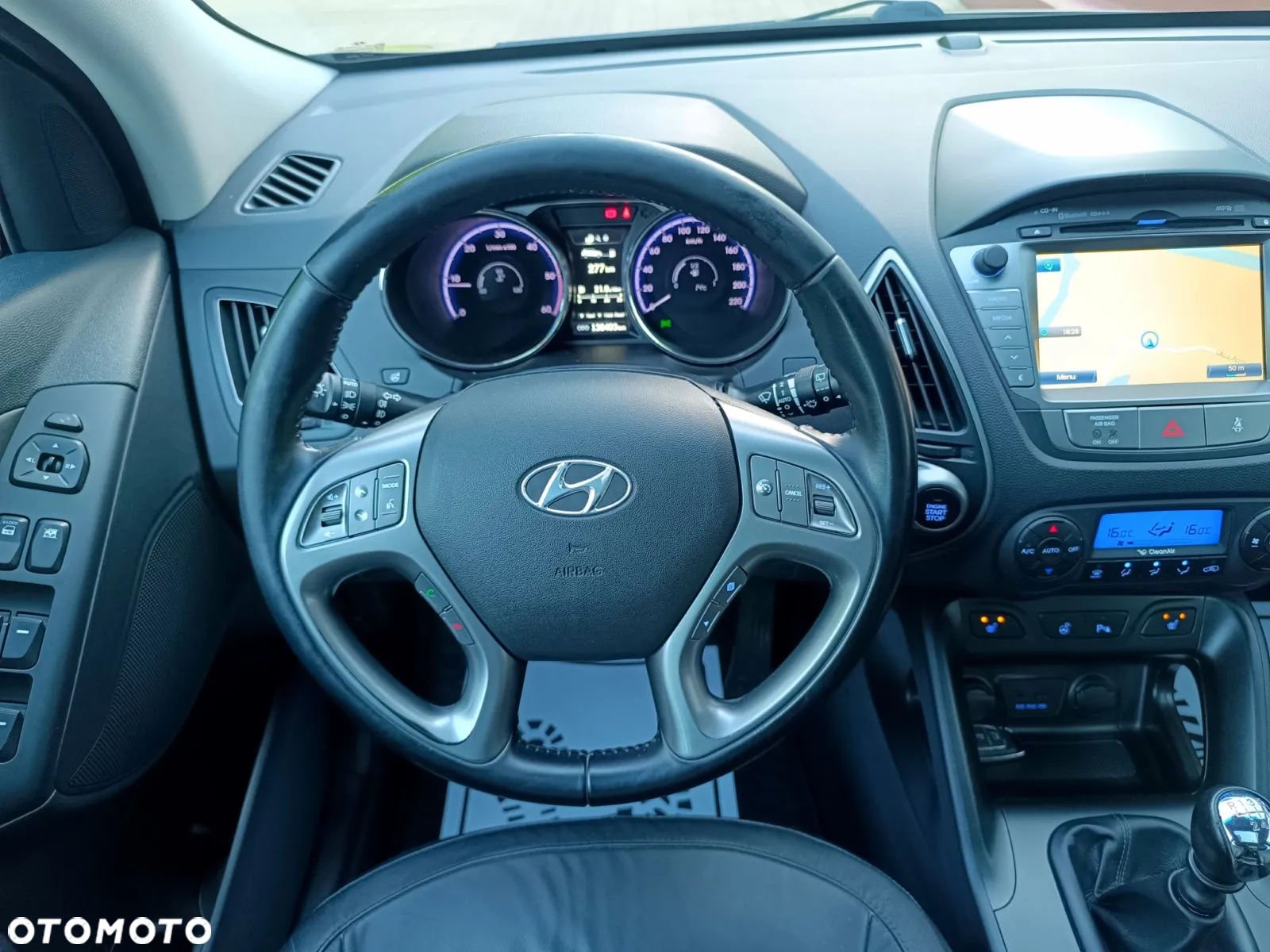 Hyundai ix35 1.7 CRDi 2WD blue Finale Gold - 28