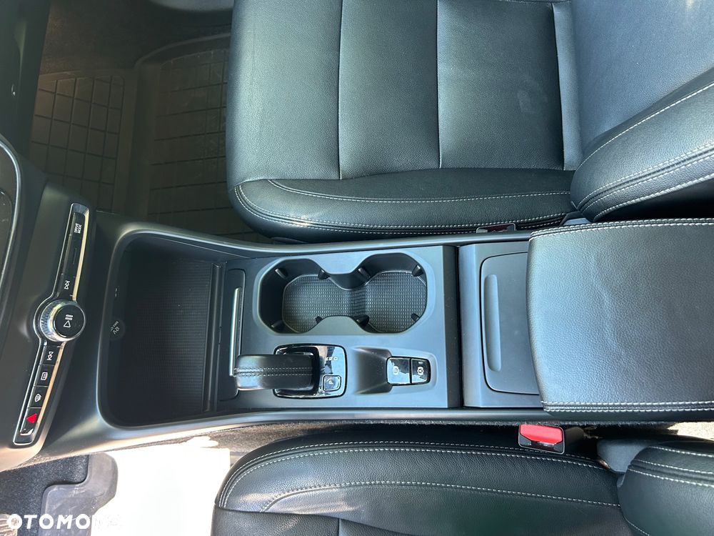 Volvo XC 40 T5 AWD Momentum - 17