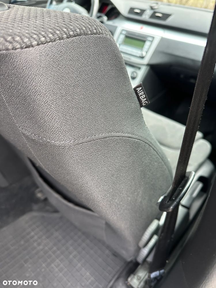 Volkswagen Passat - 25