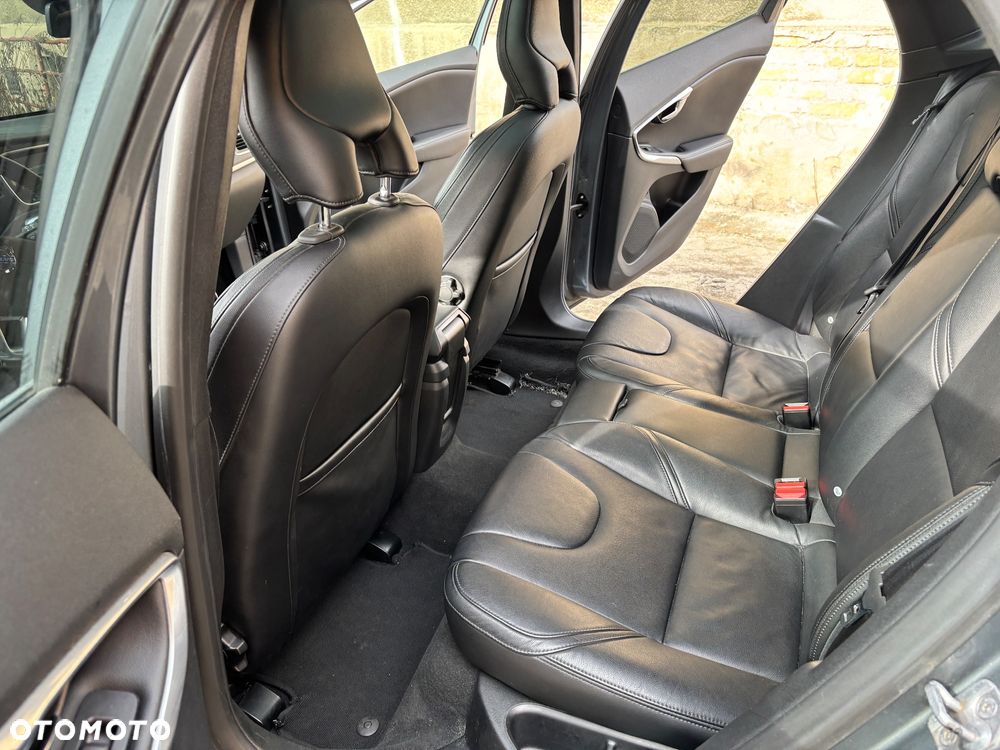 Volvo V40 D4 Drive-E Momentum - 23