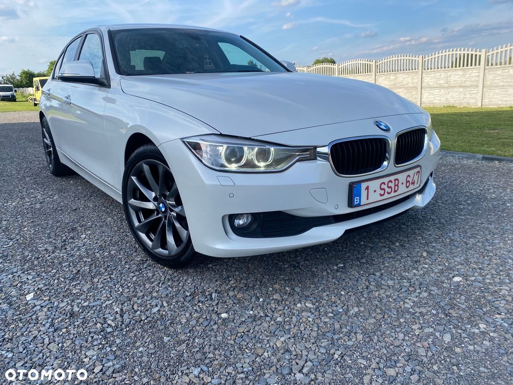 BMW Seria 3 318d Sport Line - 31