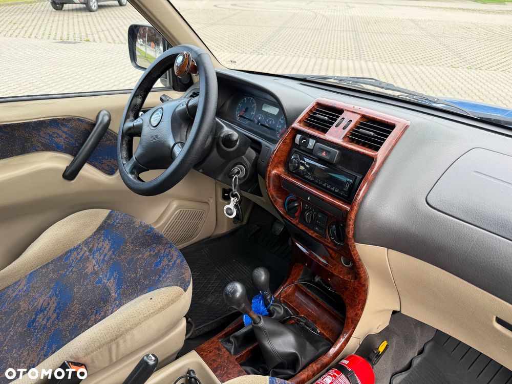 Nissan Terrano 2.7 TDi Luxury - 14