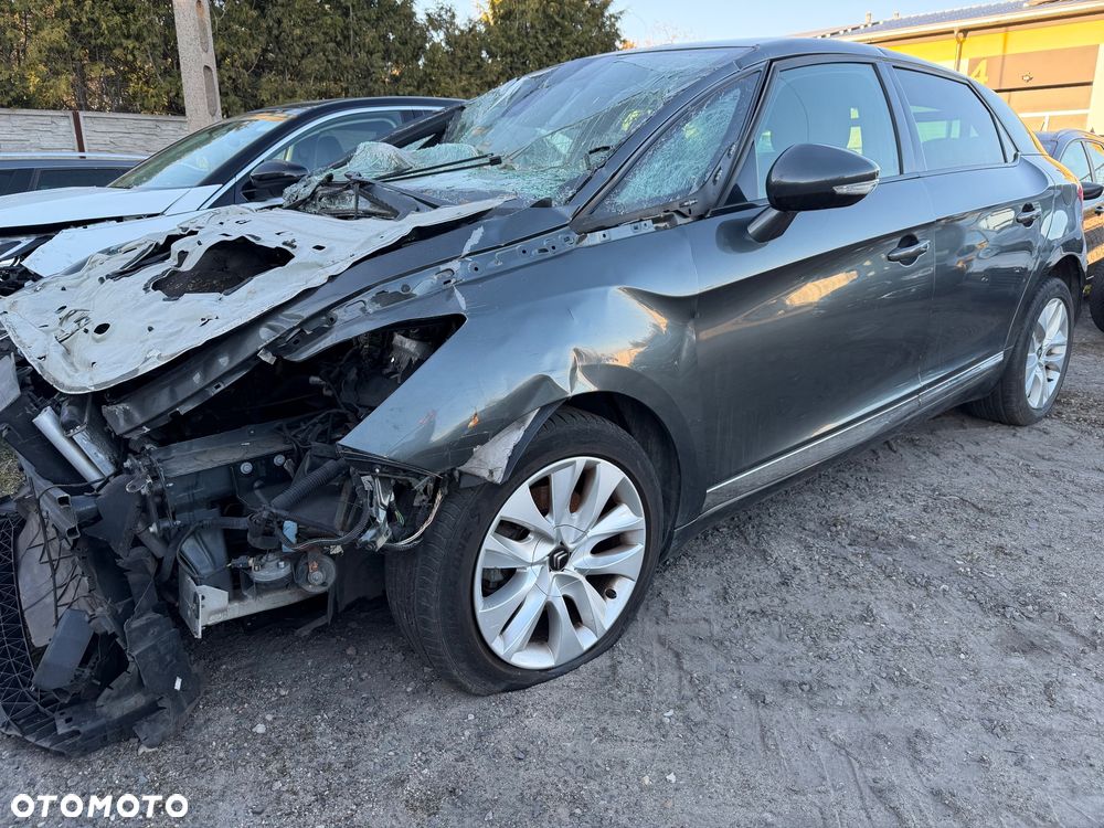 Citroën DS5 e-HDi 115 EGS6 SoChic - 11