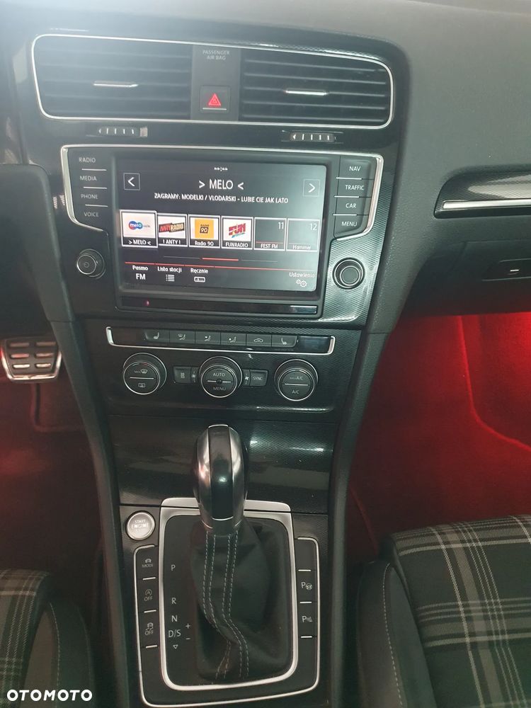 Volkswagen Golf - 23
