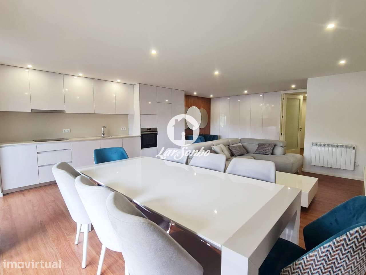 Apartamento T3 com garagem fechada a 50m da praia da Póvoa de Varzim - Grande imagem: 2/18