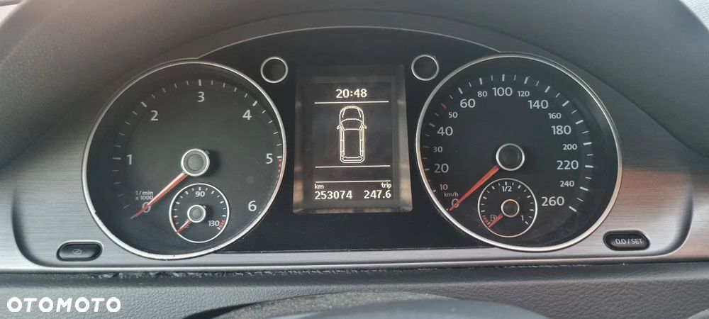 Volkswagen Passat 2.0 TDI DPF Comfortline - 9