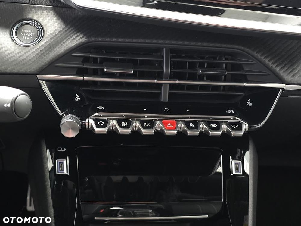 Peugeot 2008 PureTech mHEV GT e-DCS6 - 17