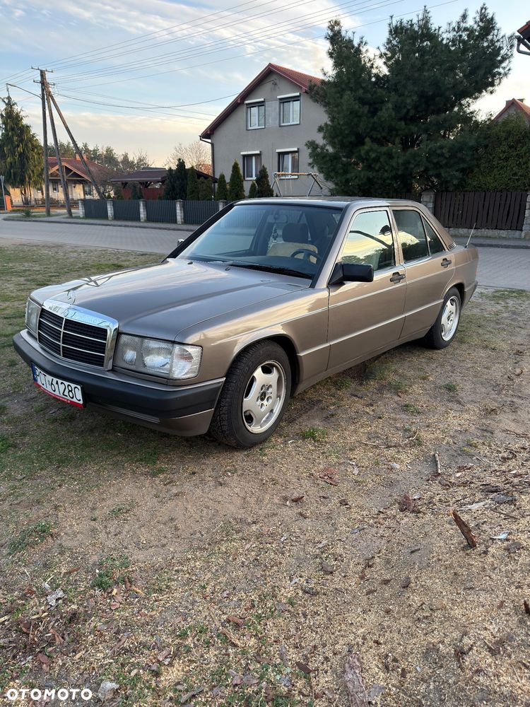 Mercedes-Benz W201 (190) - 1