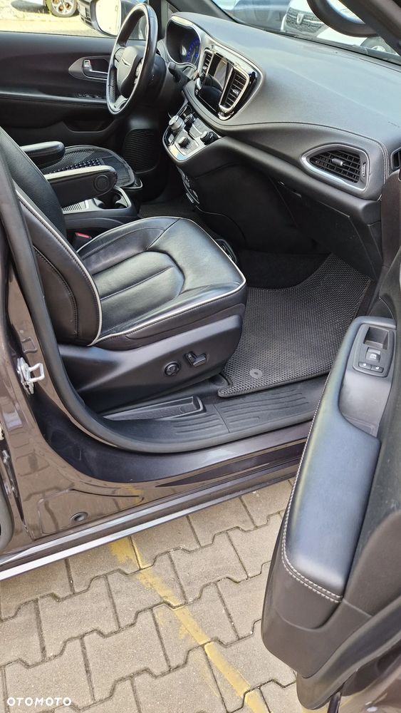 Chrysler Pacifica - 20