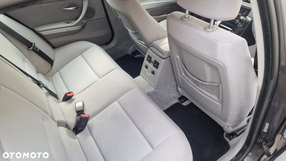 BMW Seria 3 318d - 14