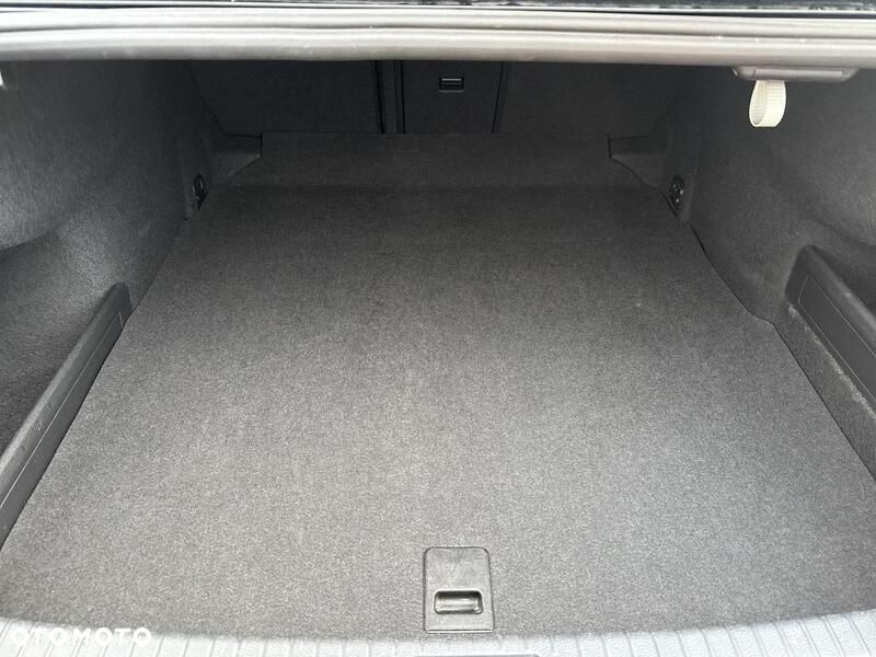 Volkswagen Passat 2.0 TSI Elegance DSG - 24