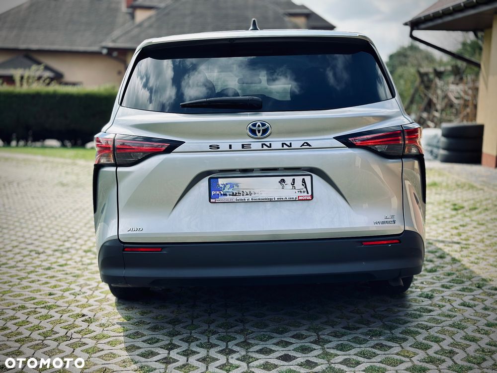 Toyota Sienna - 5