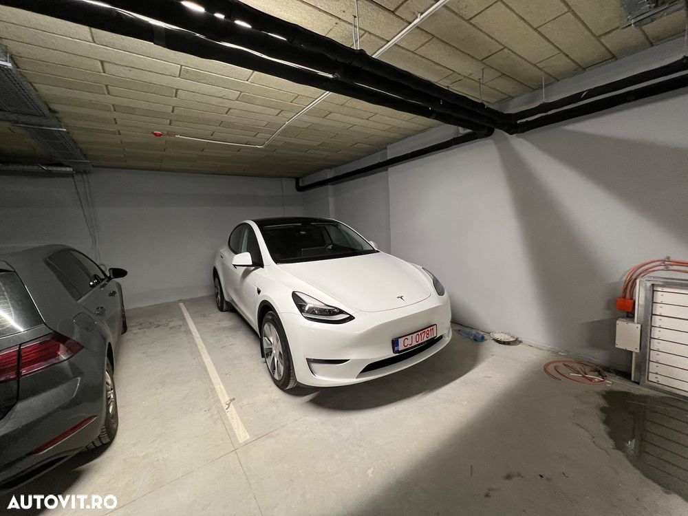 Tesla Model Y - 1