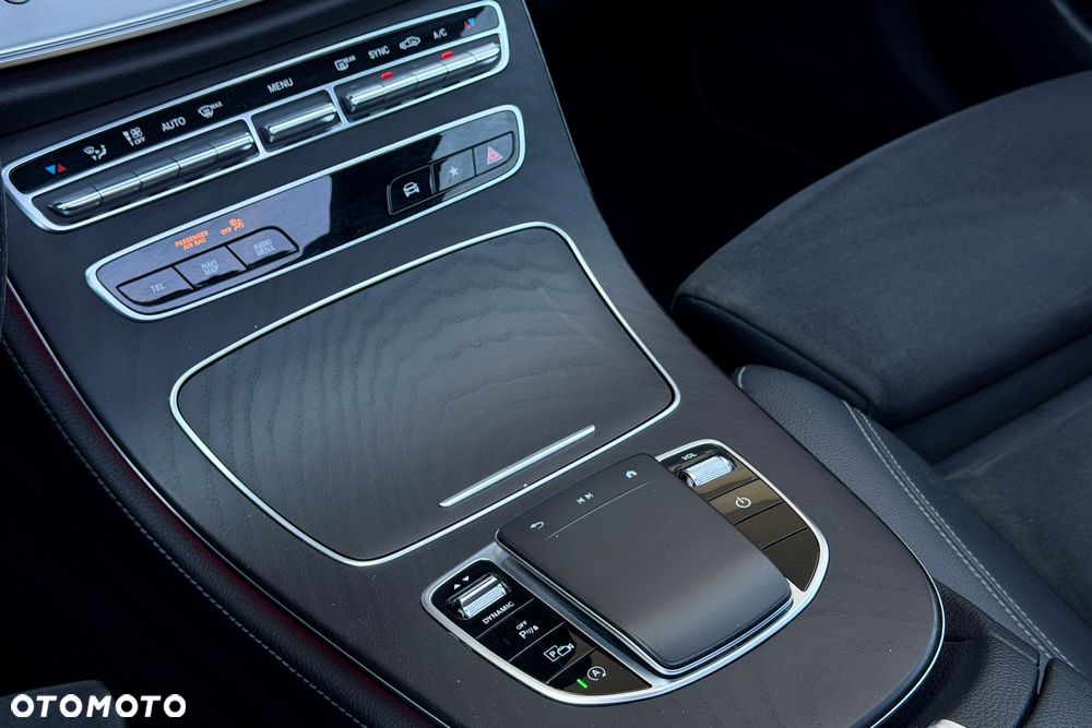 Mercedes-Benz Klasa E 220 d 4-Matic AMG - 19
