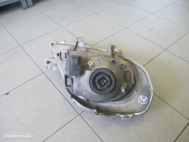 Farol FAR908 RENAULT TRAFIC 2000 ESQ H4 VALEO - 2