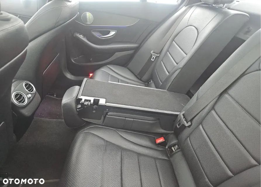 Mercedes-Benz Klasa C 300 4Matic 9G-TRONIC AMG Line - 12