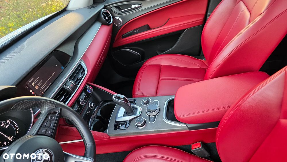 Alfa Romeo Stelvio 2.0 Turbo 16V AT8-Q4 Ti - 14