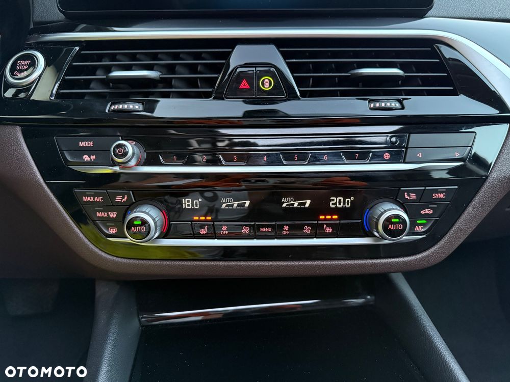 BMW Seria 5 520i Touring Luxury Line - 34