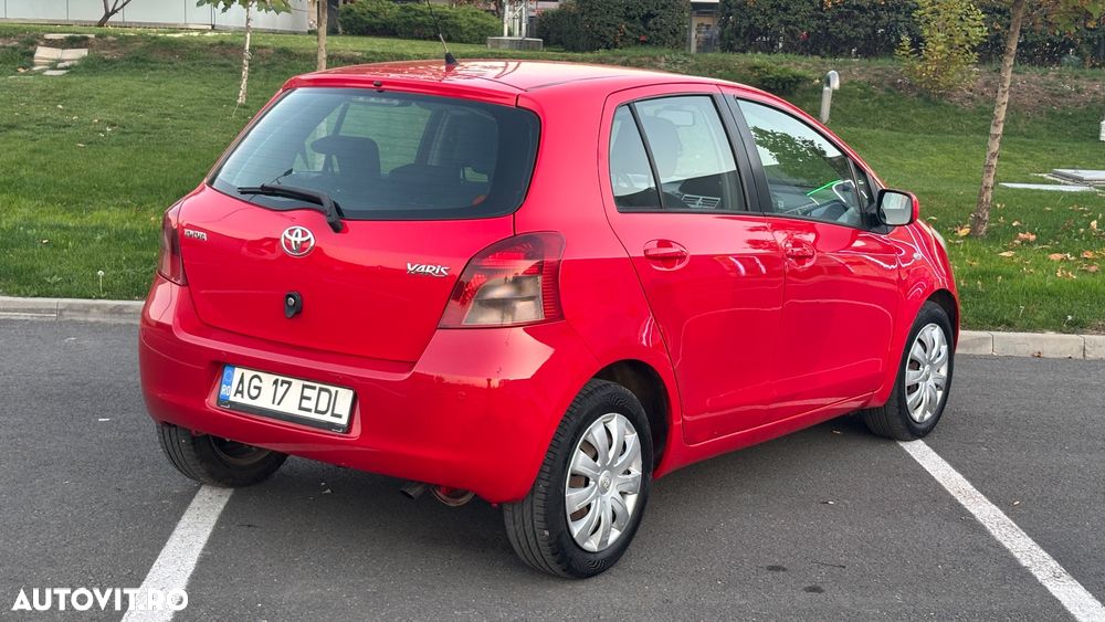 Toyota Yaris 1.3 Aut Luna - 5