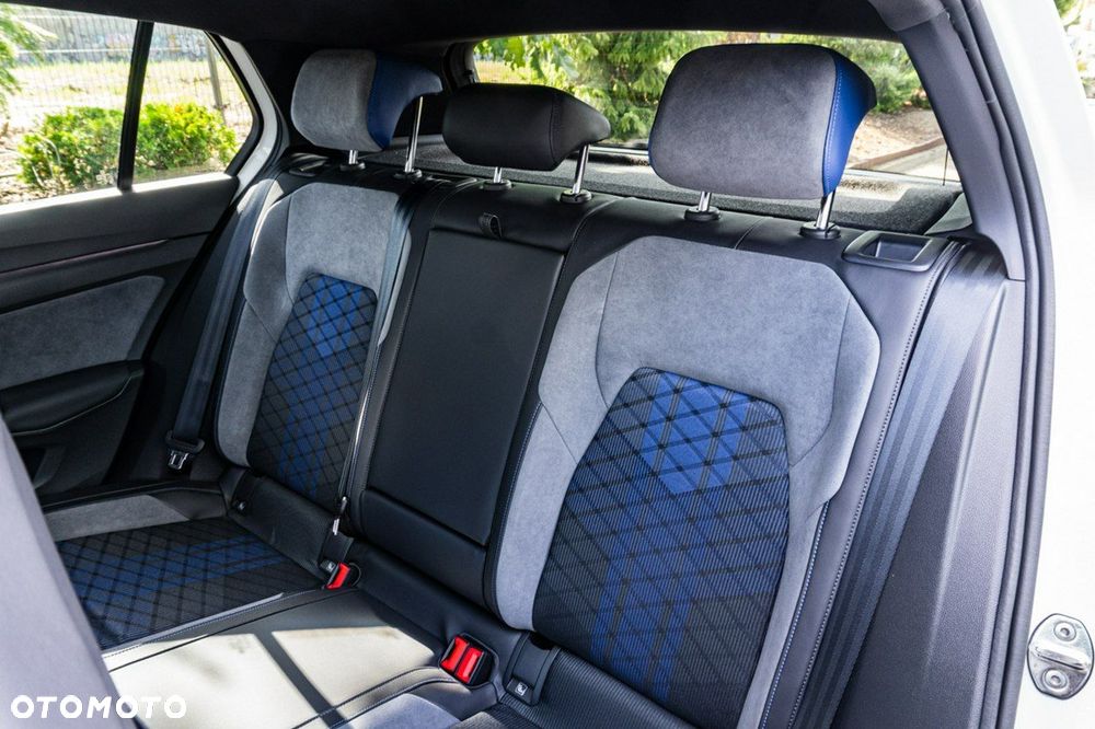 Volkswagen Golf - 31