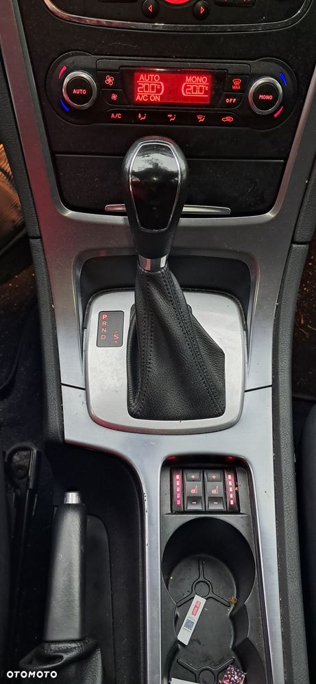 Ford Mondeo 2.0 T Titanium S - 12