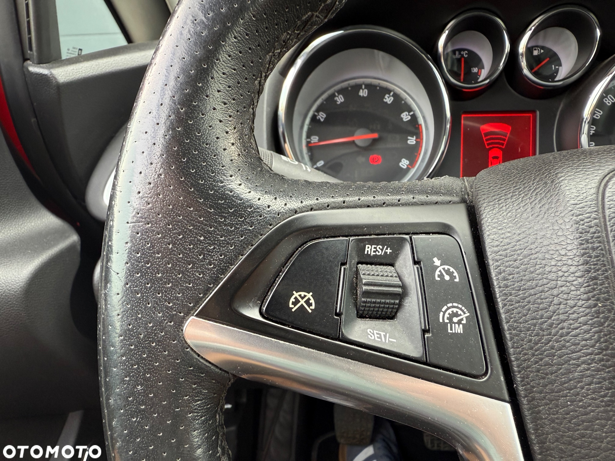 Opel Astra GTC 1.6 Turbo Innovation - 12