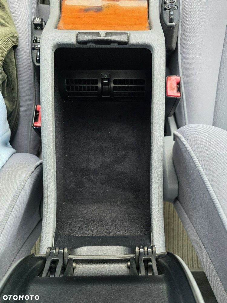 Mercedes-Benz Klasa E - 22