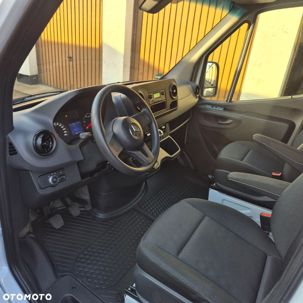 Mercedes-Benz Sprinter - 17