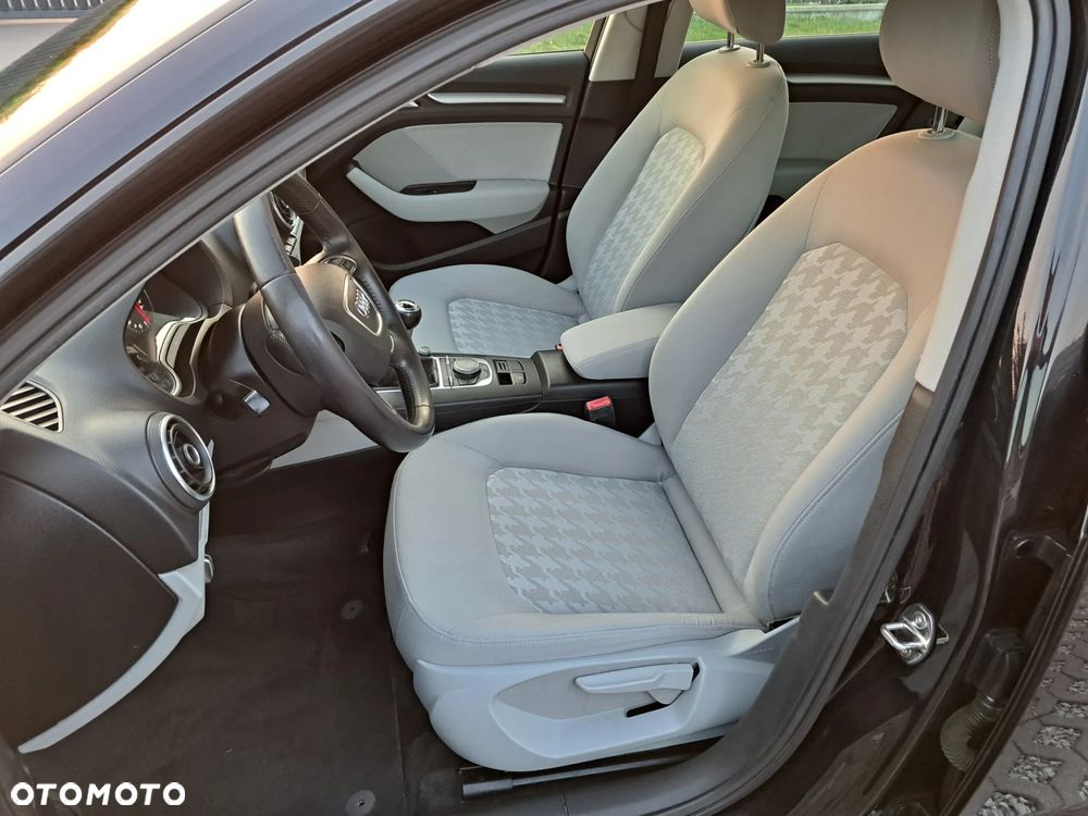 Audi A3 Sportback 1.6 TDI Attraction - 16