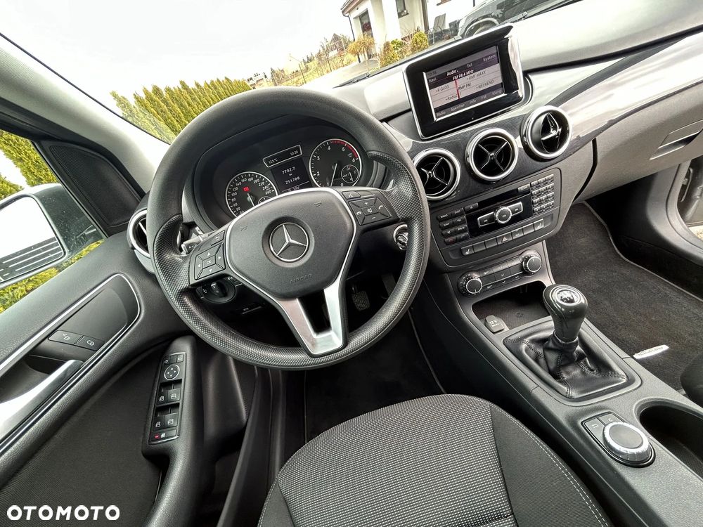 Mercedes-Benz Klasa B 200 CDI - 23