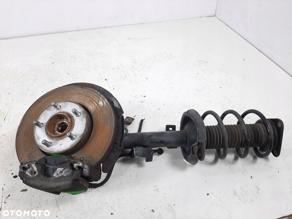 VOLVO S40 II 1.6D 06R ZWROTNICA MCPHERSON PRAWY PRZOD 31277587 - 1