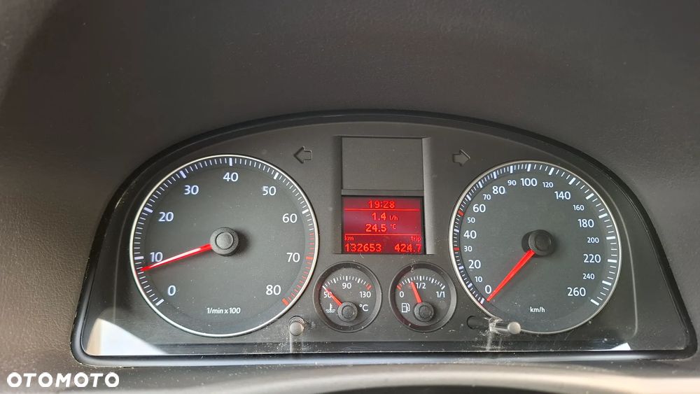 Volkswagen Touran 1.6 Conceptline - 12