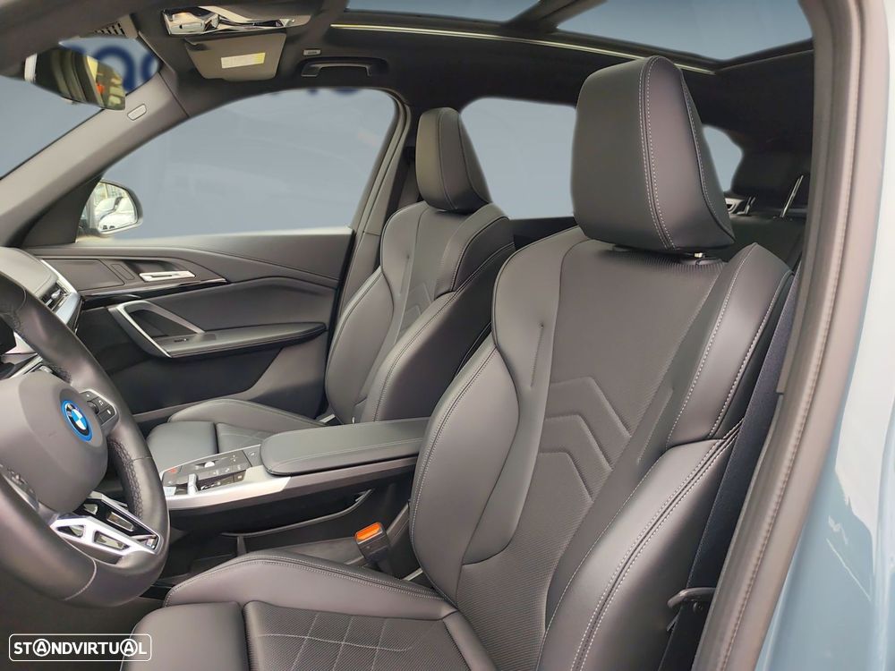 BMW iX1 eDrive20 Pack Desportivo M - 11