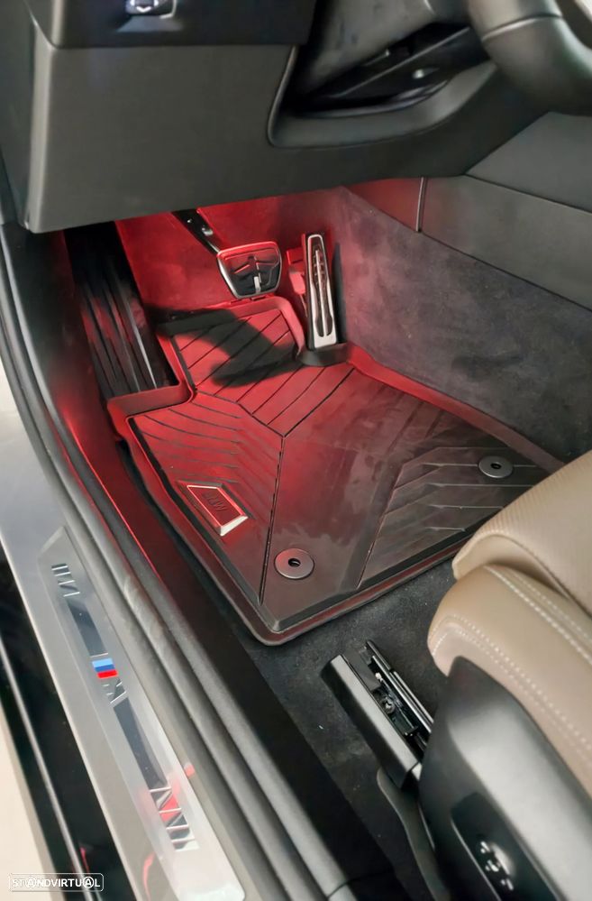 BMW 520 d Pack Desportivo M Pro - 28