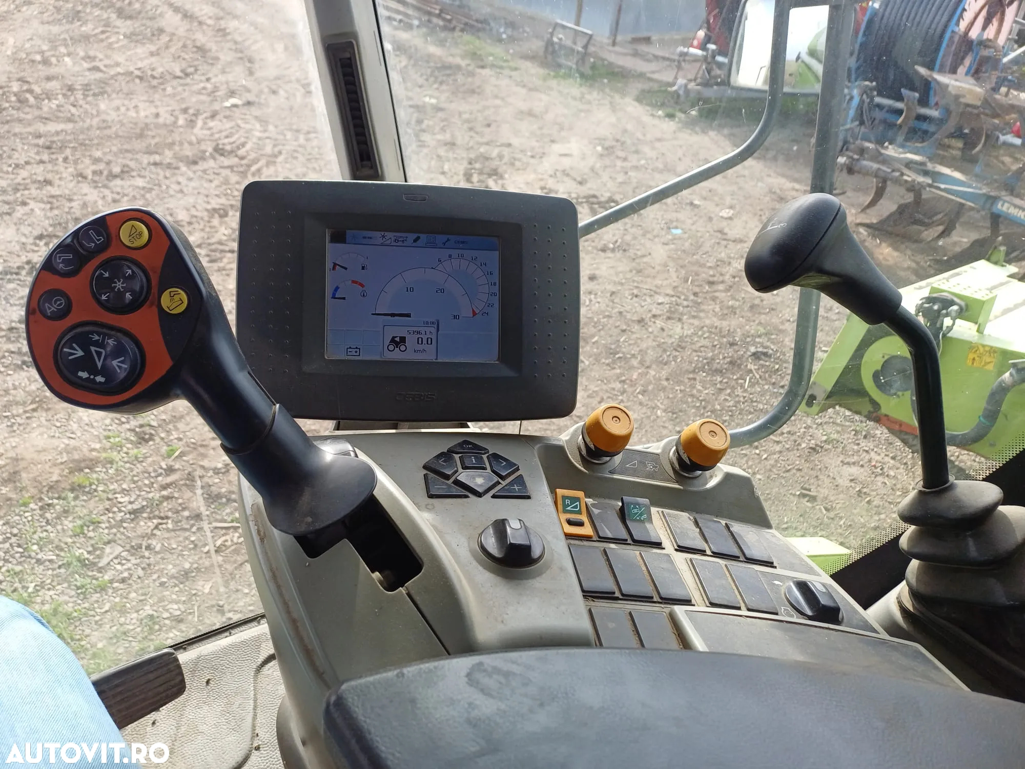 Claas Tucano 320 - 6