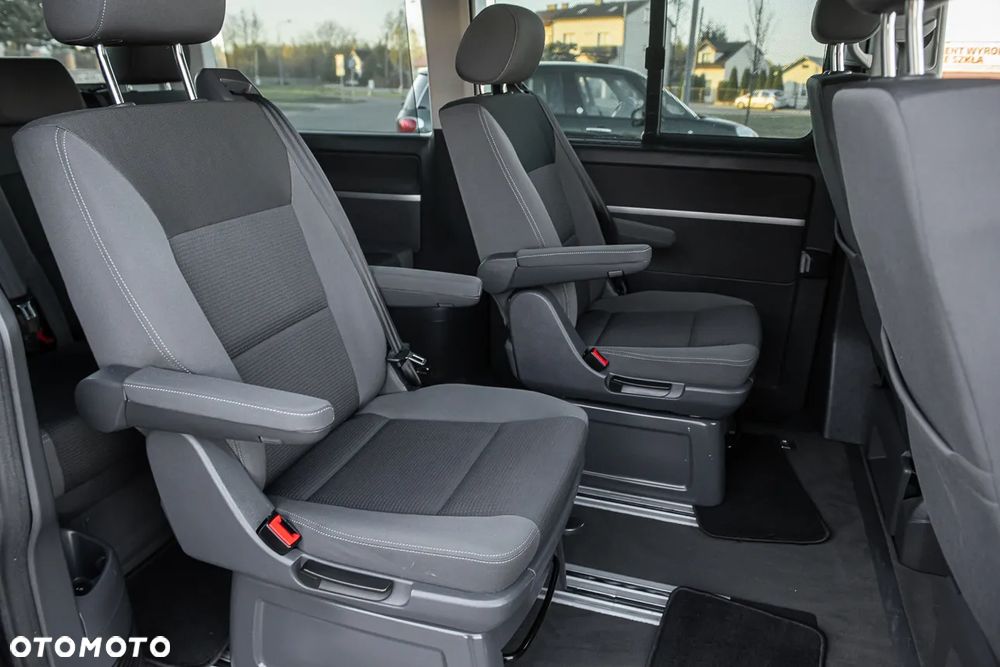 Volkswagen Multivan - 25