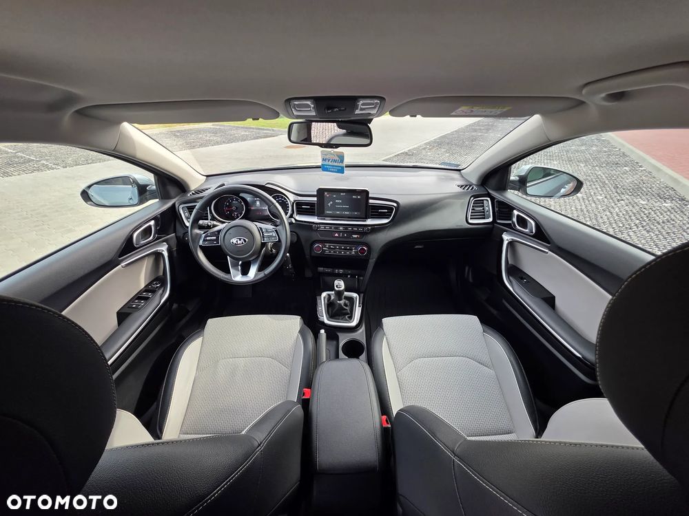Kia Ceed 1.4 L - 8