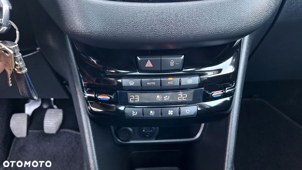 Peugeot 208 1.2 PureTech Allure - 38