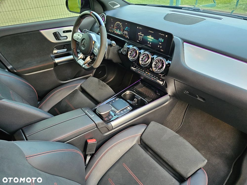 Mercedes-Benz GLA - 21