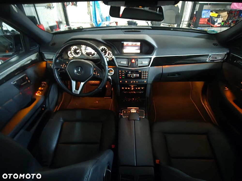 Mercedes-Benz Klasa E 200 CGI BlueEFFICIENCY 7G-TRONIC Avantgarde - 39