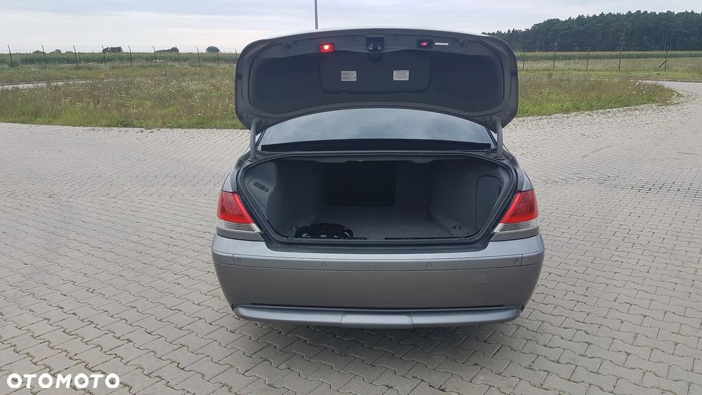 BMW Seria 7 745i - 5