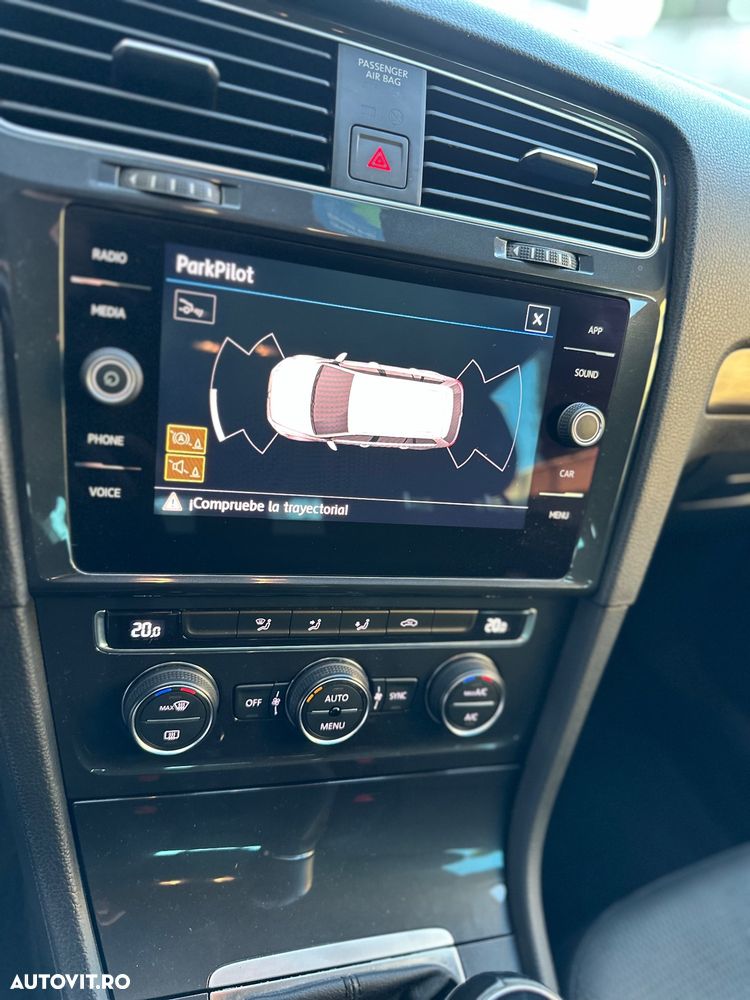 Volkswagen Golf - 11