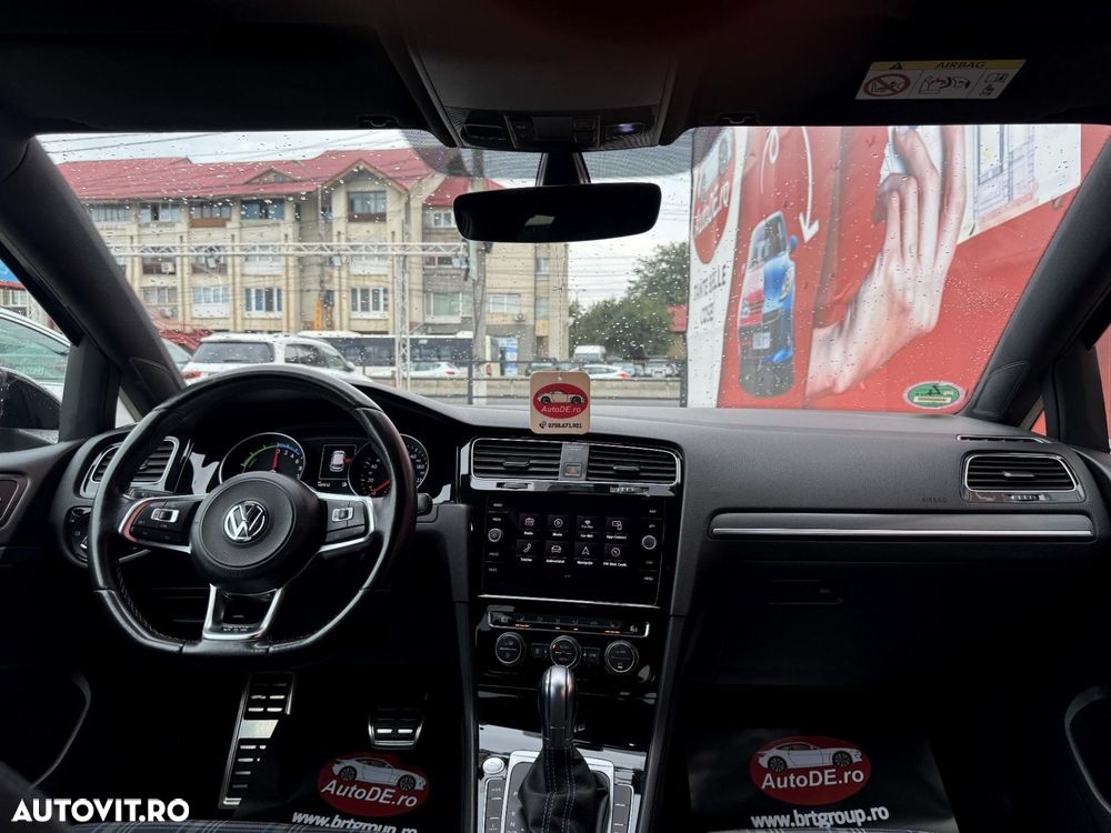 Volkswagen Golf - 8