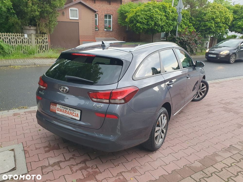 Hyundai i30 blue Kombi 1.4 YES Silver - 37